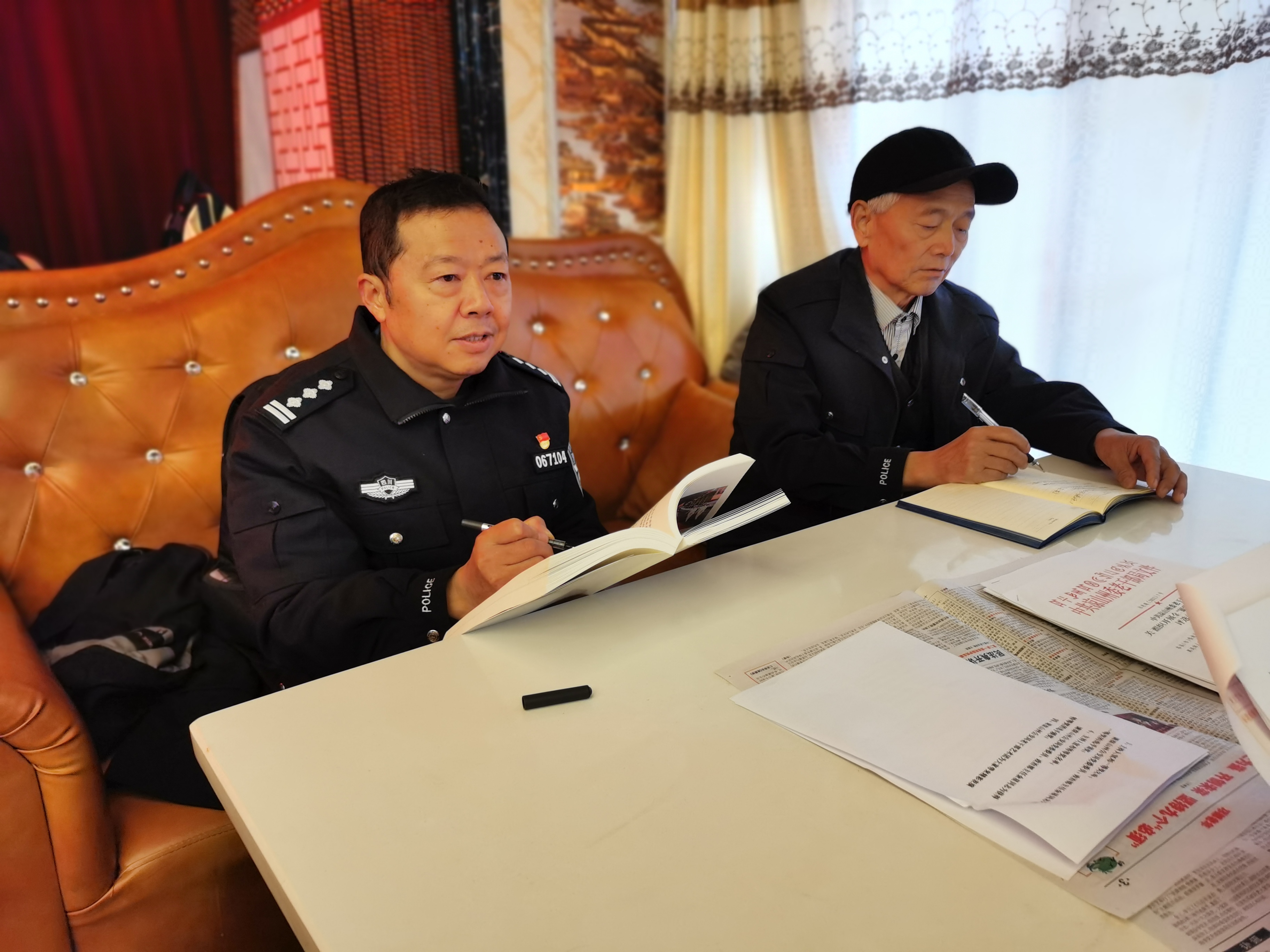 1641353333890965.jpg 组织老干部开展政治学习2.jpg